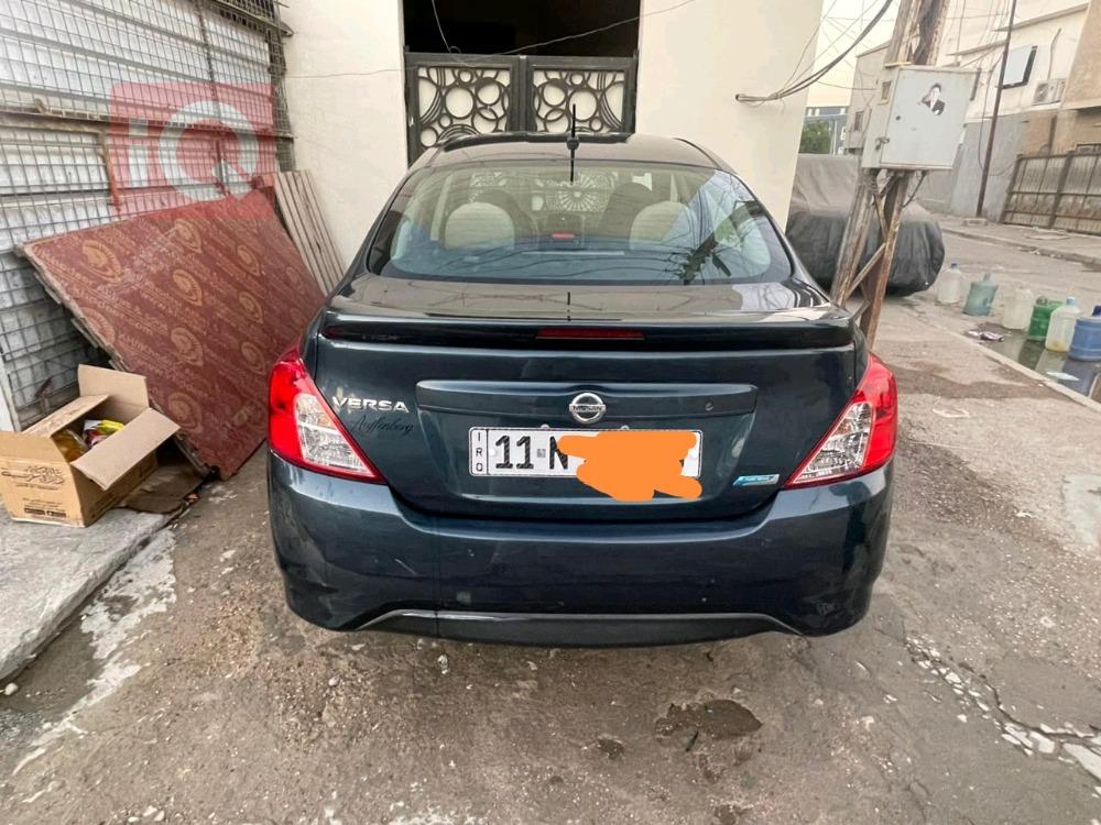 نيسان فيرسا